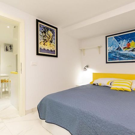 Apartment In The Heart Of Carera Street Rovinj Exterior foto