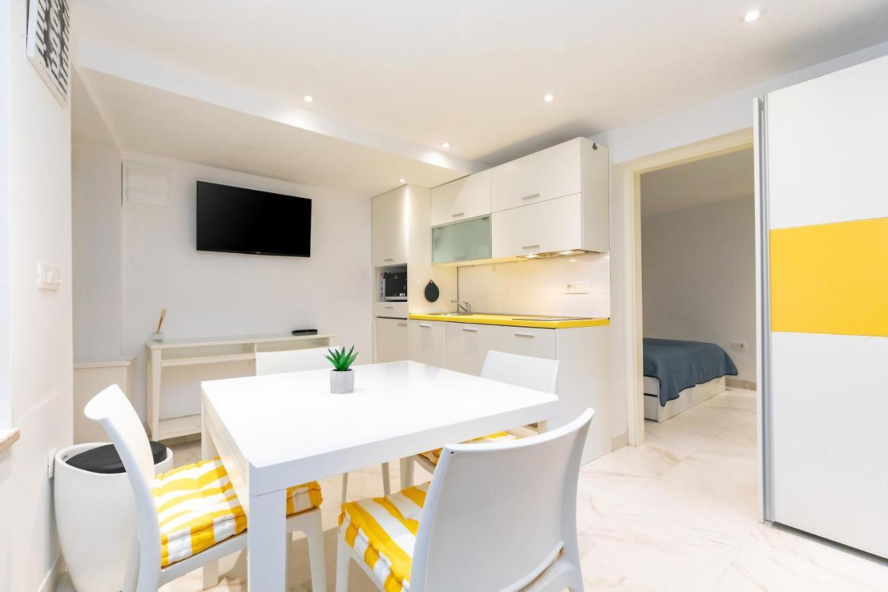 Apartment In The Heart Of Carera Street Rovinj Exterior foto