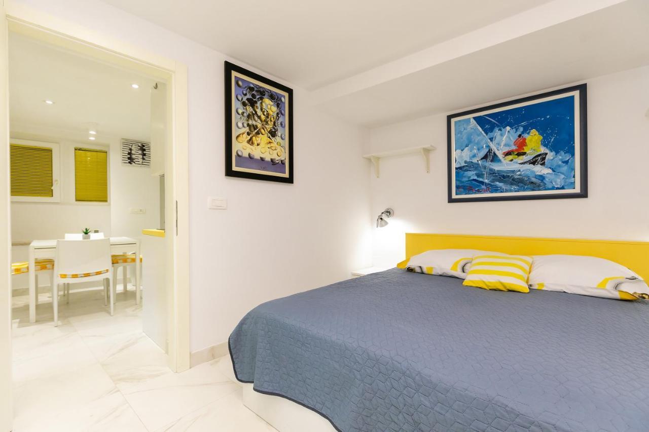 Apartment In The Heart Of Carera Street Rovinj Exterior foto